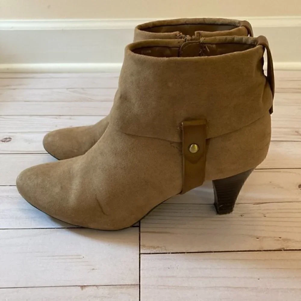 East 5th Heeled Ankle Taupe Brown Almond Toed Booties Sz 7